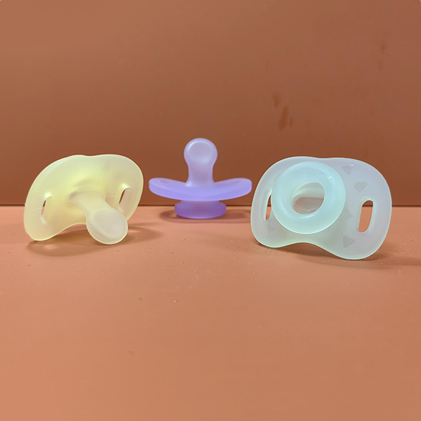 Flat head pacifier